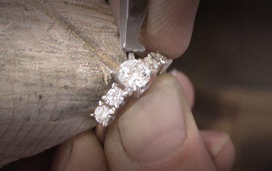 Guldsmed Antonsen i Odense guldring med diamanter Guldsmed Antonsen i Odense guldring med diamanter