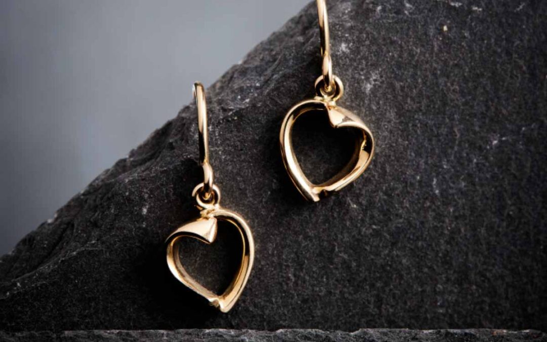 hjerteformede-oereringe-i-roedguld