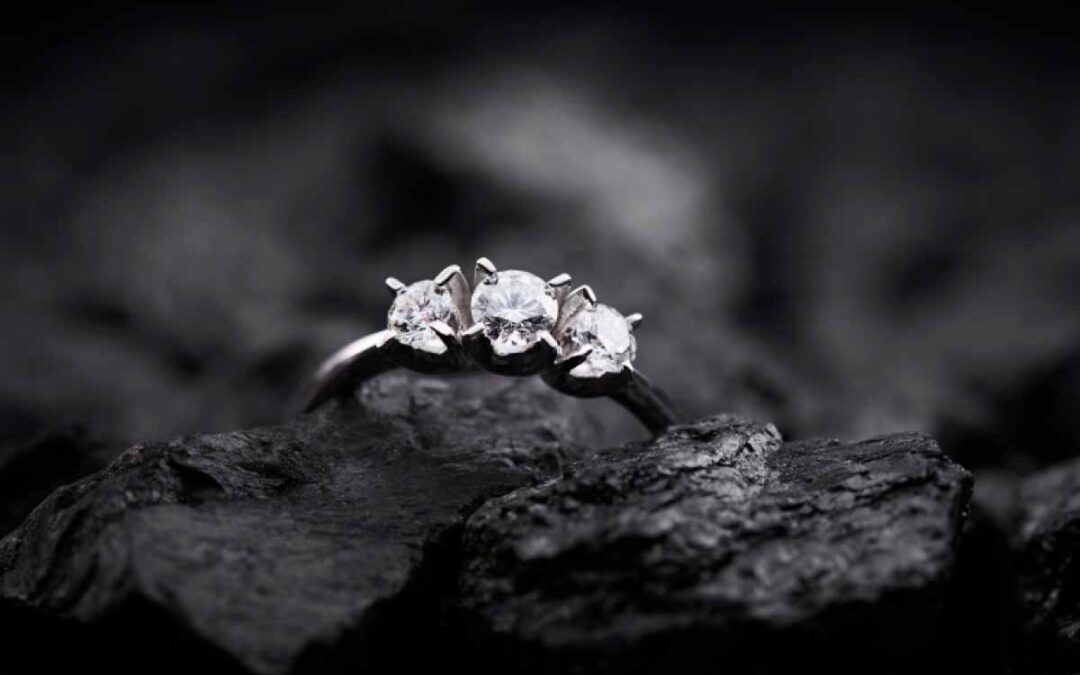 hvidguld-solitarirering-med-3-brillianter