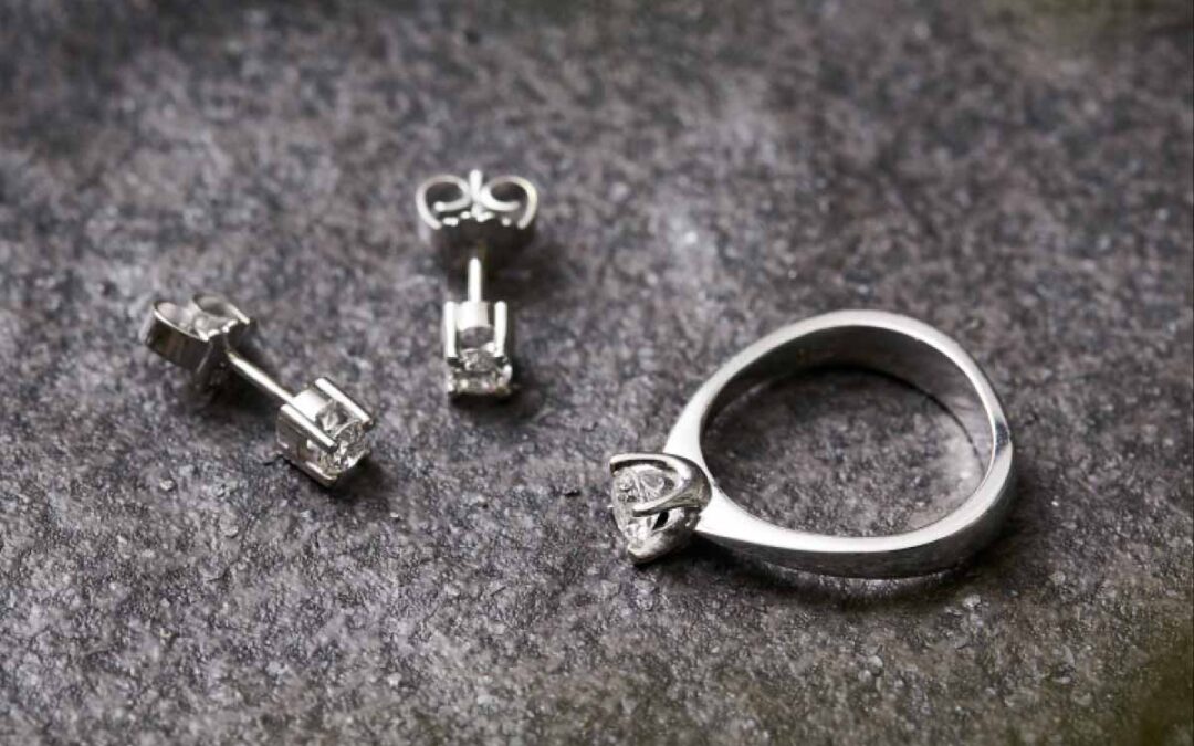 oerestikker-og-ring-i-hvidguld-med-brillianter