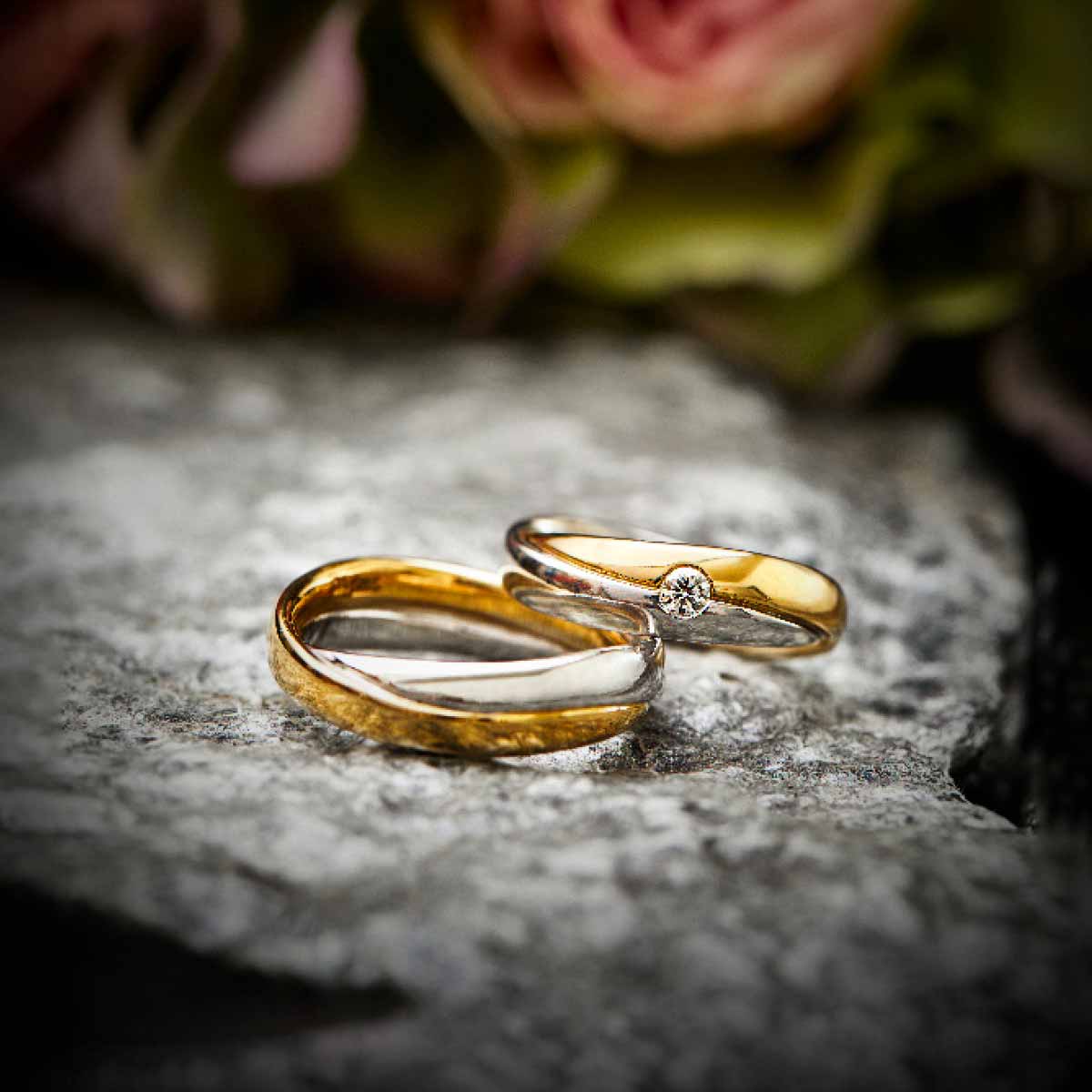 vielsesringe-i-roedguld-og-hvidguld-med-brilliant