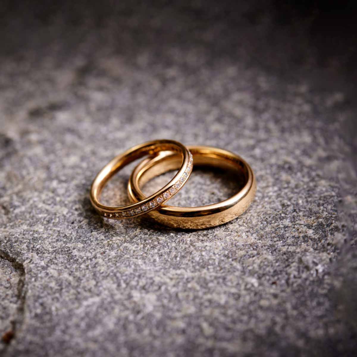 vielsesringe-med-guld-og-guld-og-brillianter