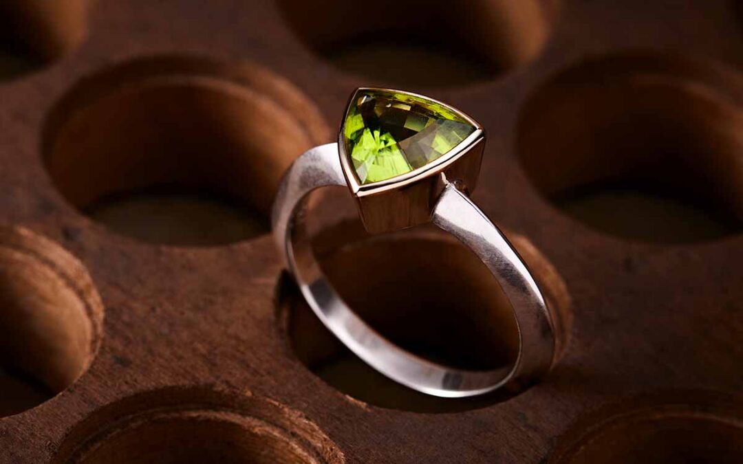 Sølv- og guldring med peridot