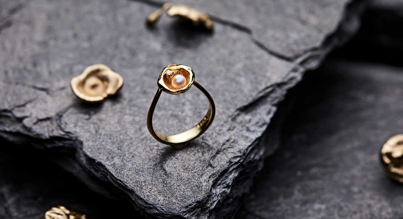 forlovelses guldring i med diamant og perle